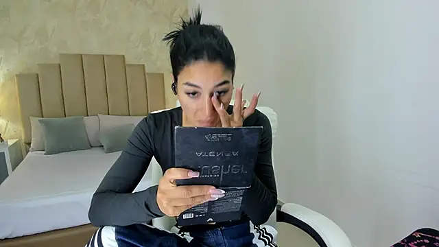 Scarlett 12 online show from April 30, 2026, 10:22 am