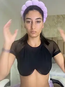 Scarlett 12 online show from April 13, 2026, 9:46 am