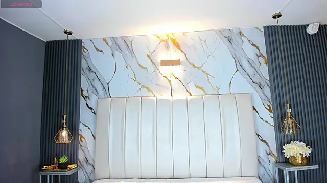 AariaLove online show from November 13, 2025, 5:06 pm