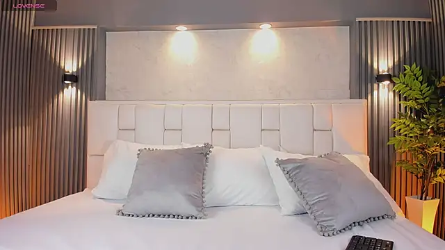 LunnaBlake online show from March 6, 2026, 4:29 am