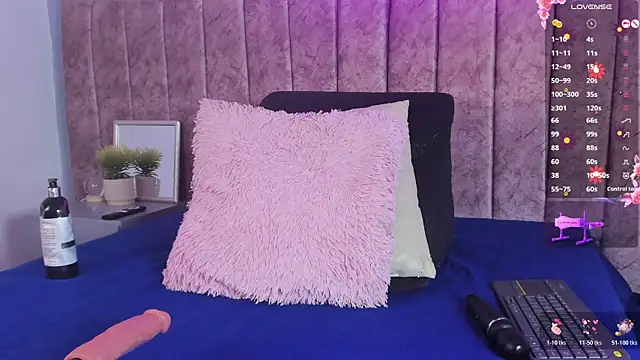 Niicolle Evanss online show from December 4, 2025, 7:57 pm