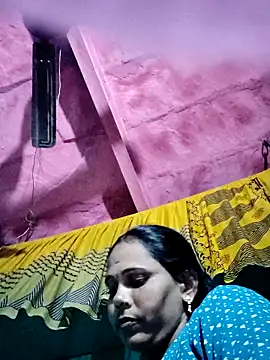 Pooja750 online show from December 20, 2025, 3:48 pm