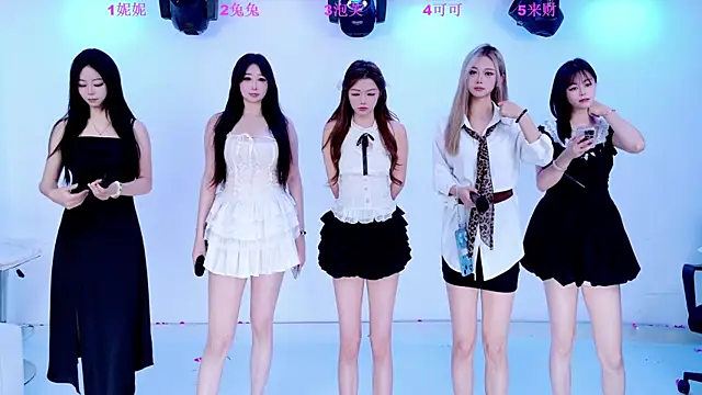 XingKong107 online show from November 12, 2025, 4:05 am