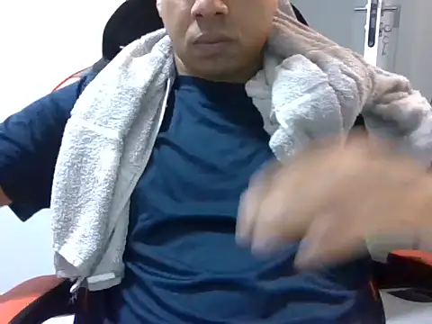 JUNINHOLEKE online show from September 19, 2025, 1:42 am