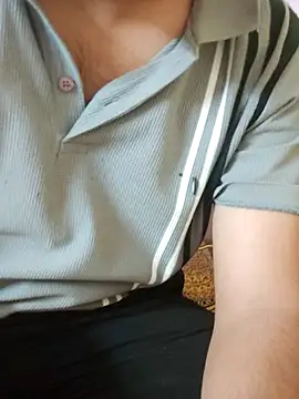 Snapshot of riyamore9623 chatting on October 27, 2025, 7:53 am riyamore9623 online show from October 27, 2025, 7:53 am