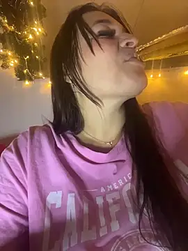 Snapshot of sarahreyess_11 chatting on December 22, 2025, 2:33 am sarahreyess 11 online show from December 22, 2025, 2:33 am