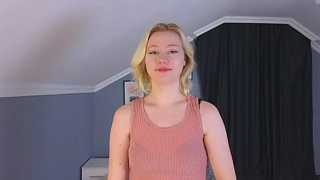 Violet Willis online show from October 2, 2025, 3:04 pm