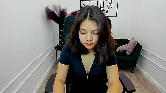ElliVensda online show from September 18, 2025, 11:46 am