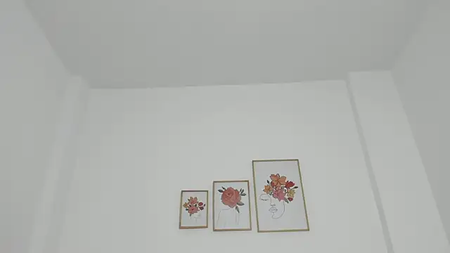 Snapshot of hellzel_moon chatting on October 10, 2025, 7:04 pm hellzel moon online show from October 10, 2025, 7:04 pm