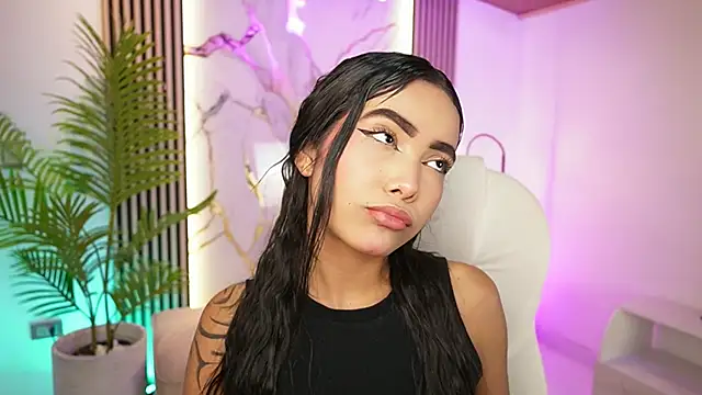 GiaNovak online show from November 19, 2025, 11:43 am