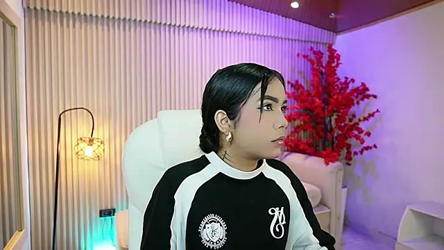 GiaNovak online show from October 7, 2025, 11:44 am