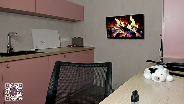 Pink Lila18 online show from December 2, 2025, 8:05 am