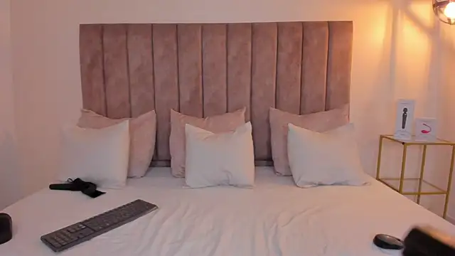 amber colliiins online show from February 13, 2026, 5:35 pm