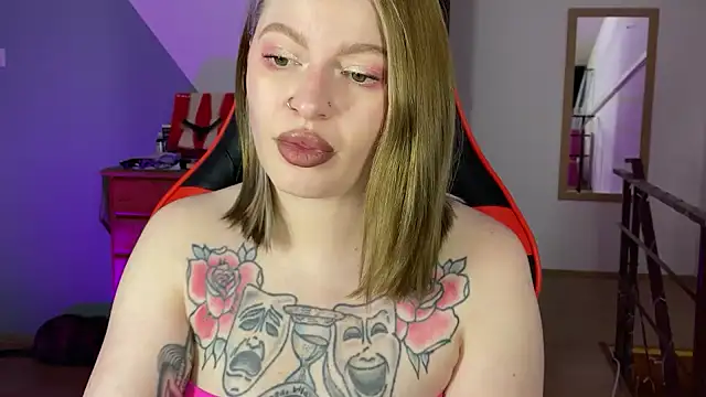 Mia Kamp online show from September 30, 2025, 11:49 am