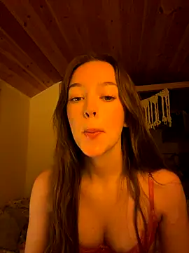 LillieOlive online show from November 6, 2025, 10:58 pm