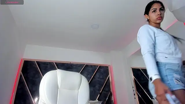 SusanaHenao online show from March 24, 2026, 5:13 pm