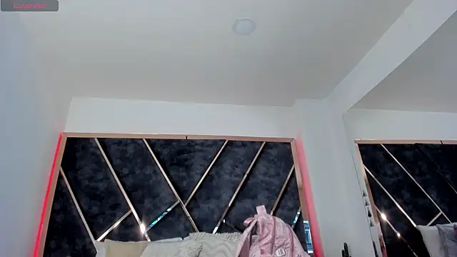 SusanaHenao online show from March 27, 2026, 4:08 pm