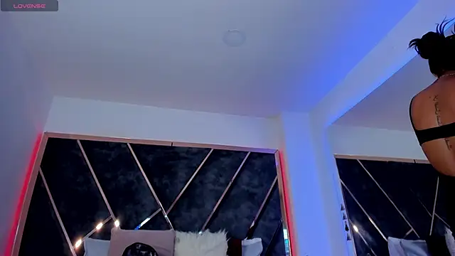 Snapshot of SusanaHenao chatting on October 30, 2025, 6:49 pm SusanaHenao online show from October 30, 2025, 6:49 pm