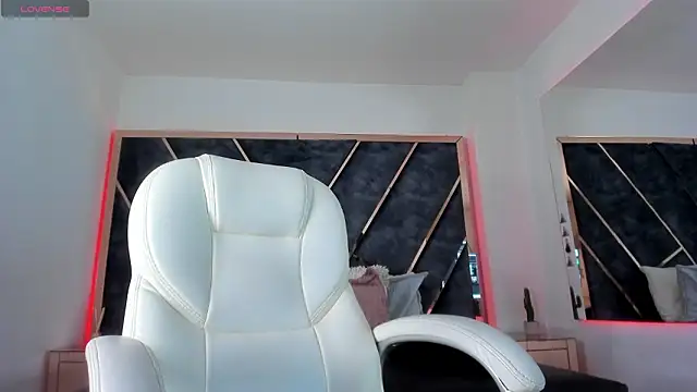 SusanaHenao online show from March 26, 2026, 5:00 pm