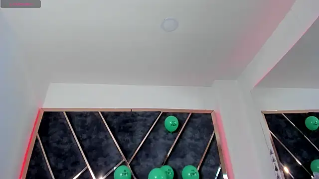 SusanaHenao online show from April 5, 2026, 4:02 pm