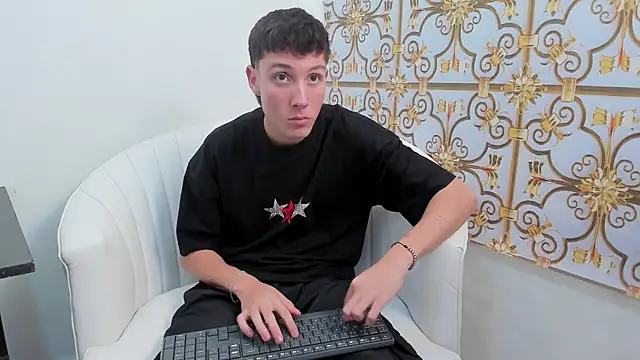 LittleDanny  online show from November 25, 2025, 7:03 pm