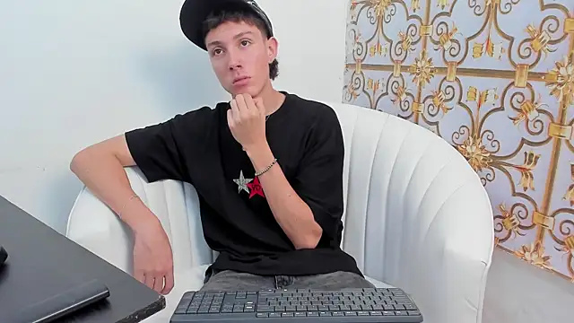 LittleDanny  online show from November 26, 2025, 7:03 pm