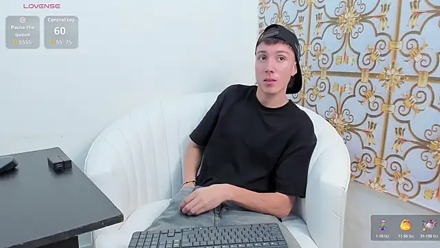 LittleDanny  online show from November 24, 2025, 7:25 pm