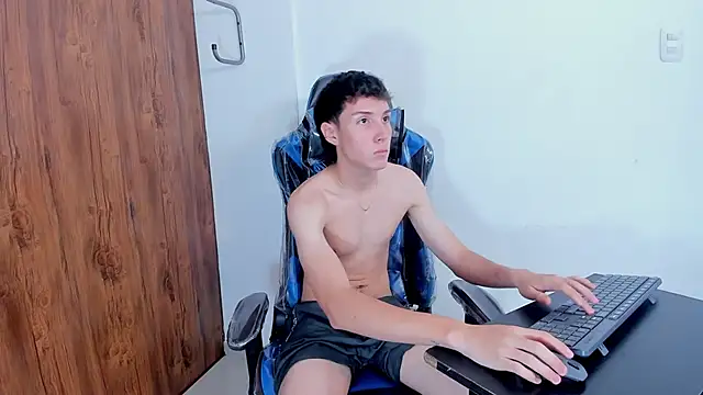 LittleDanny  online show from September 9, 2025, 2:04 pm