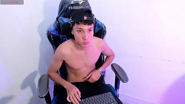 LittleDanny  online show from February 11, 2026, 9:03 pm