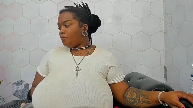 Anaa Fuentess online show from October 18, 2025, 12:07 pm