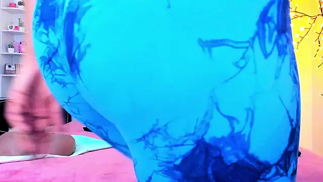 LenaStylesOA online show from November 27, 2025, 1:00 pm