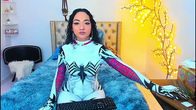 LenaStylesOA online show from October 10, 2025, 1:23 pm