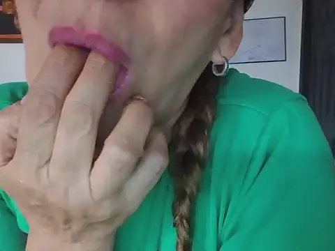 MiaVega online show from October 11, 2025, 3:46 pm