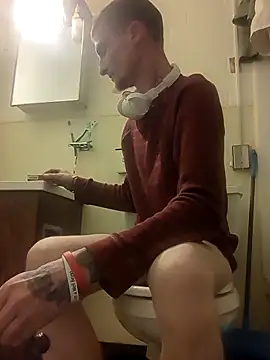 jizzyglizzy92 online show from April 12, 2026, 11:52 pm