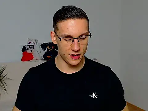 ZeinMiracles online show from October 20, 2025, 8:31 pm