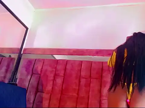 AnntonellaHott online show from December 18, 2025, 6:12 pm