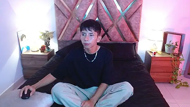 Snapshot of Hyunjin_Son chatting on September 19, 2025, 12:36 am Hyunjin Son online show from September 19, 2025, 12:36 am