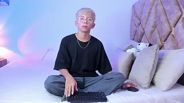 Hyunjin Son online show from January 15, 2026, 7:50 pm