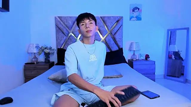 Hyunjin Son online show from October 19, 2025, 8:44 pm