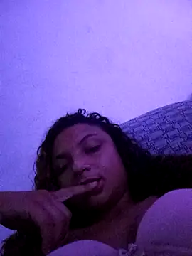 Snapshot of Guigui34 chatting on September 21, 2025, 5:34 am Guigui34 online show from September 21, 2025, 5:34 am