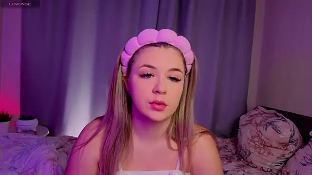 AliaBuerstatte online show from November 14, 2025, 7:06 pm