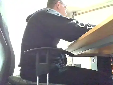 Snapshot of IMGTomi chatting on February 3, 2026, 9:47 am IMGTomi online show from February 3, 2026, 9:47 am