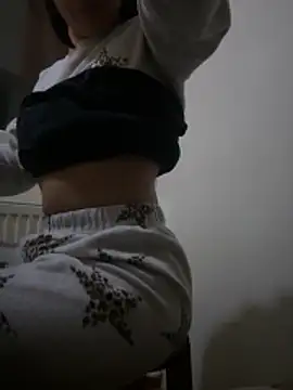 Snapshot of StrapPink chatting on March 17, 2026, 9:29 pm StrapPink online show from March 17, 2026, 9:29 pm