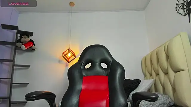 MOLLYSPENCER1 online show from April 14, 2026, 6:57 pm