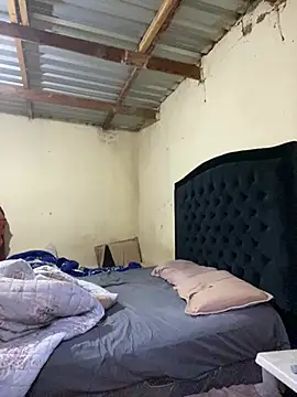 Curvycandy95 online show from April 7, 2026, 5:20 am