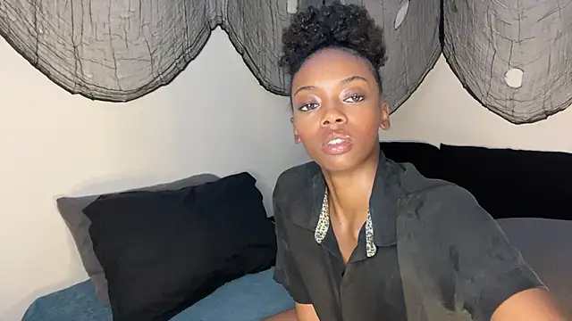 Snapshot of Trixie_luv1 chatting on October 16, 2025, 12:46 pm Trixie luv1 online show from October 16, 2025, 12:46 pm