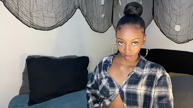 Snapshot of Trixie_luv1 chatting on October 19, 2025, 12:19 pm Trixie luv1 online show from October 19, 2025, 12:19 pm