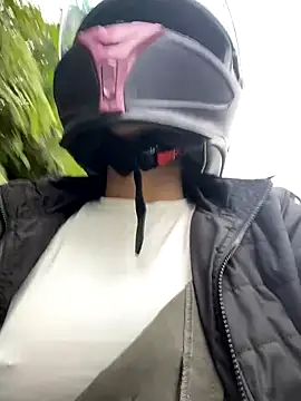 AlannaEvons online show from November 22, 2025, 3:33 pm