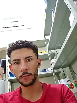 saraivaaa2002 online show from May 8, 2026, 5:17 pm