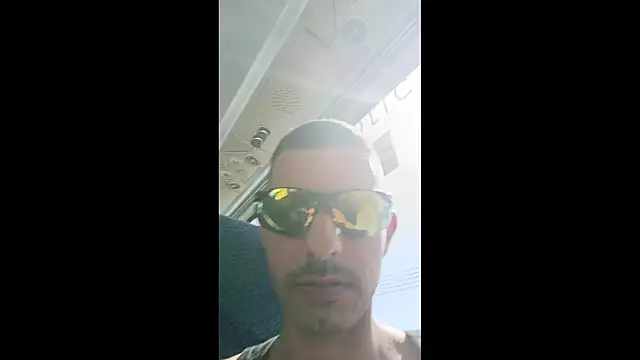 Greek crazy couple online show from October 1, 2025, 9:14 am